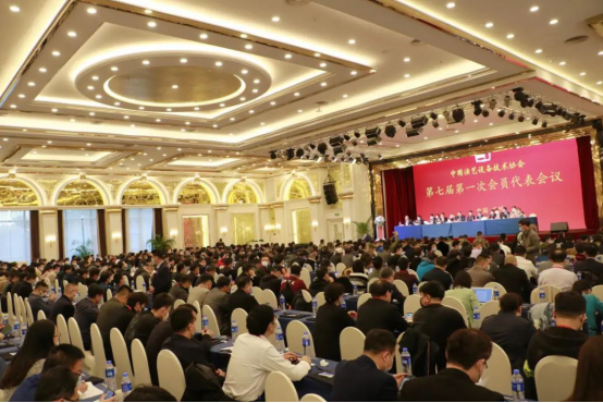 中國(guó)演藝設(shè)備技術(shù)協(xié)會(huì)第七屆第一次會(huì)員代表暨第一次理事會(huì)議在廣州成功舉辦。祝賀恩平市海天電子科技有限公司成為中國(guó)演藝設(shè)備技術(shù)協(xié)會(huì)第七屆常務(wù)理事單位。